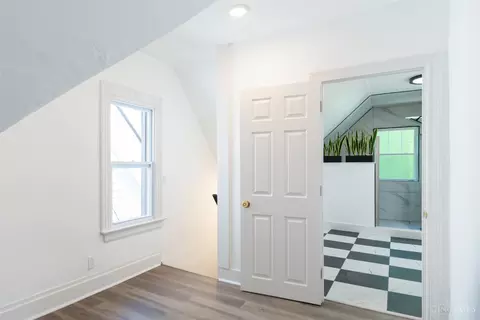 Entry Way - 3014 Hackberry St, Cincinnati, OH 45206 photo 12 of 16