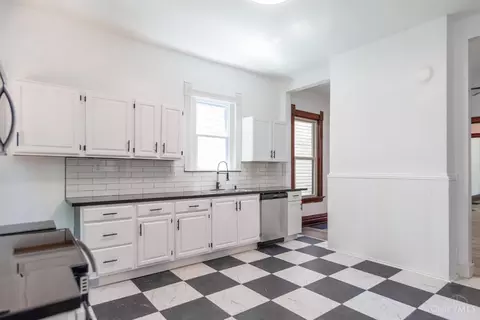 Kitchen - 3014 Hackberry St, Cincinnati, OH 45206 photo 2 of 7