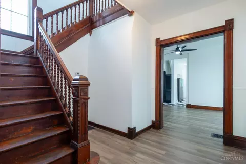 Entry Way - 3014 Hackberry St, Cincinnati, OH 45206 photo 1 of 16