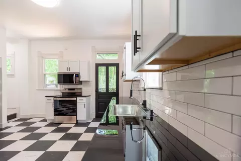 Kitchen - 3014 Hackberry St, Cincinnati, OH 45206 photo 5 of 7
