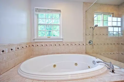 Bath - 7892 Kimbee Dr, Cincinnati, OH 45244 photo 4 of 10