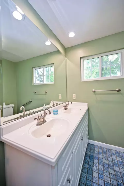 Bath - 7892 Kimbee Dr, Cincinnati, OH 45244 photo 7 of 10