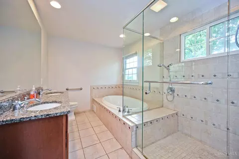 Bath - 7892 Kimbee Dr, Cincinnati, OH 45244 photo 2 of 10