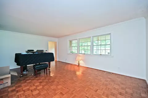 Living - 7892 Kimbee Dr, Cincinnati, OH 45244 photo 5 of 7