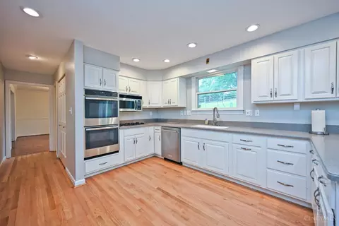 Kitchen - 7892 Kimbee Dr, Cincinnati, OH 45244 photo 3 of 5