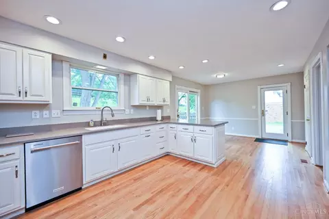 Kitchen - 7892 Kimbee Dr, Cincinnati, OH 45244 photo 5 of 5