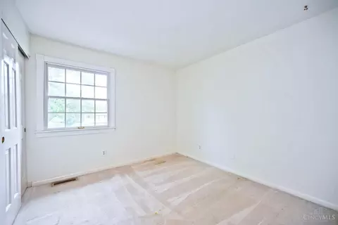 Bedroom - 7892 Kimbee Dr, Cincinnati, OH 45244 photo 6 of 11