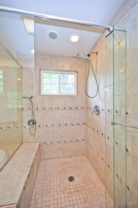 Bath - 7892 Kimbee Dr, Cincinnati, OH 45244 photo 5 of 10