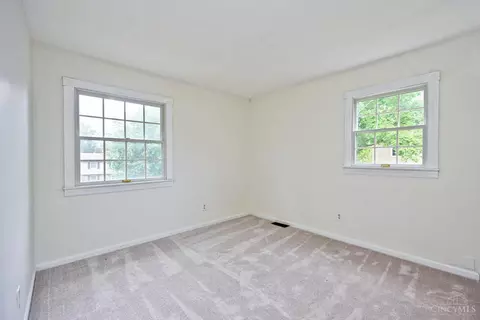 Bedroom - 7892 Kimbee Dr, Cincinnati, OH 45244 photo 10 of 11