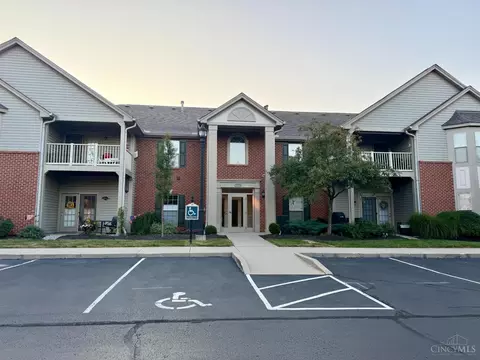 8002 Pinnacle Point Dr, West Chester, OH 45069