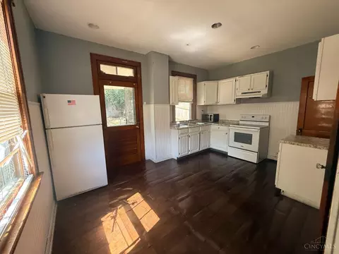 Kitchen - 1633 First Ave, Cincinnati, OH 45205 photo 3 of 3