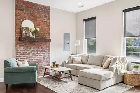 Living - 2600 Hackberry St, Cincinnati, OH 45206 photo 2 of 5