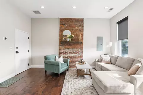 Living - 2600 Hackberry St, Cincinnati, OH 45206 photo 3 of 5