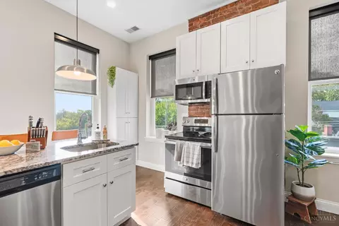 Kitchen - 2600 Hackberry St, Cincinnati, OH 45206 photo 6 of 10