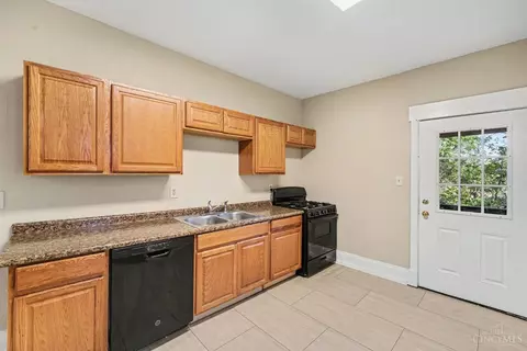 Kitchen - 954 Elberon Ave, Cincinnati, OH 45205 photo 1 of 1