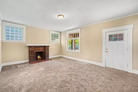 Living - 954 Elberon Ave, Cincinnati, OH 45205 photo 1 of 3
