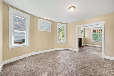 Living - 954 Elberon Ave, Cincinnati, OH 45205 photo 3 of 3