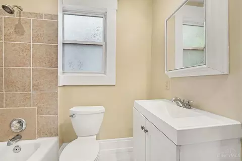 Bath - 954 Elberon Ave, Cincinnati, OH 45205 photo 1 of 1