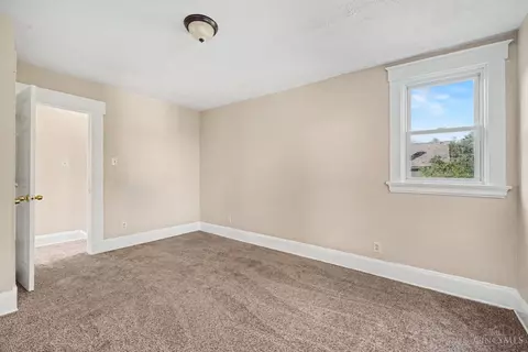Bedroom - 954 Elberon Ave, Cincinnati, OH 45205 photo 3 of 3