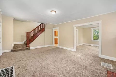 Living - 954 Elberon Ave, Cincinnati, OH 45205 photo 2 of 3