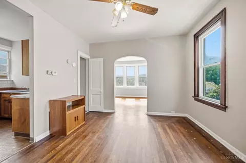 Living - 4526 Clearview Ave, Cincinnati, OH 45205 photo 13 of 16