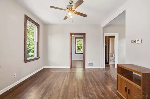 Living - 4526 Clearview Ave, Cincinnati, OH 45205 photo 16 of 16