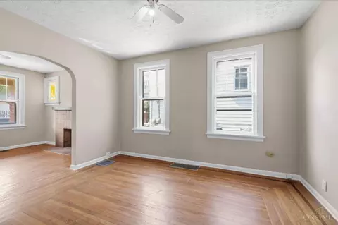 Living - 4526 Clearview Ave, Cincinnati, OH 45205 photo 6 of 16