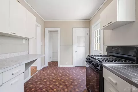 Kitchen - 4526 Clearview Ave, Cincinnati, OH 45205 photo 3 of 5