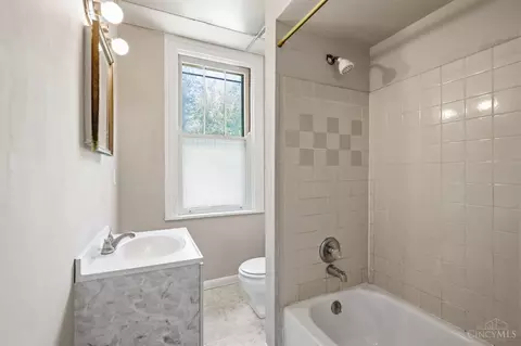 Bath - 4526 Clearview Ave, Cincinnati, OH 45205 photo 1 of 4