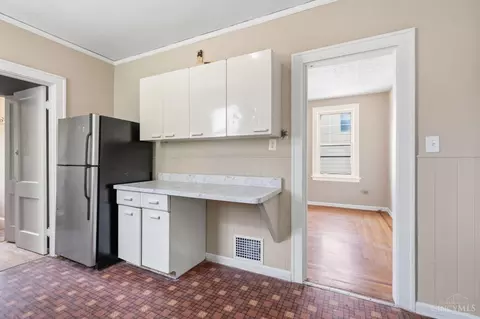 Kitchen - 4526 Clearview Ave, Cincinnati, OH 45205 photo 2 of 5
