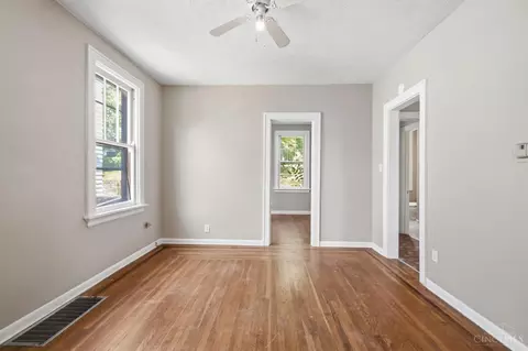 Living - 4526 Clearview Ave, Cincinnati, OH 45205 photo 7 of 16
