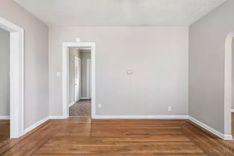Living - 4526 Clearview Ave, Cincinnati, OH 45205 photo 8 of 16