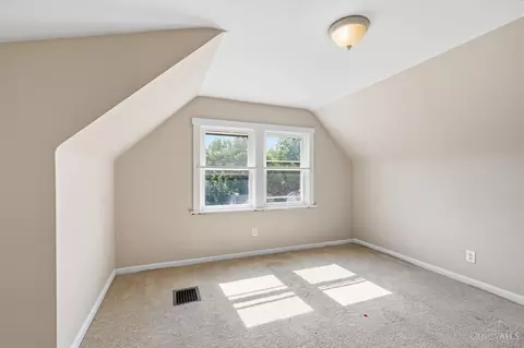 Bedroom - 4526 Clearview Ave, Cincinnati, OH 45205 photo 7 of 14