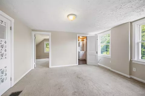 Bedroom - 4526 Clearview Ave, Cincinnati, OH 45205 photo 8 of 14