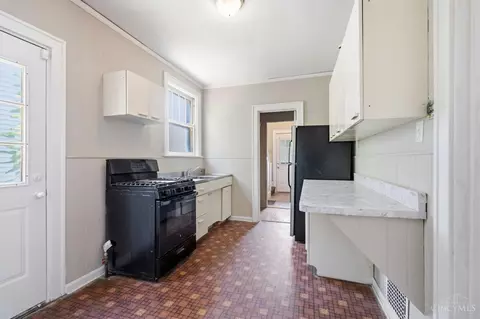 Kitchen - 4526 Clearview Ave, Cincinnati, OH 45205 photo 1 of 5