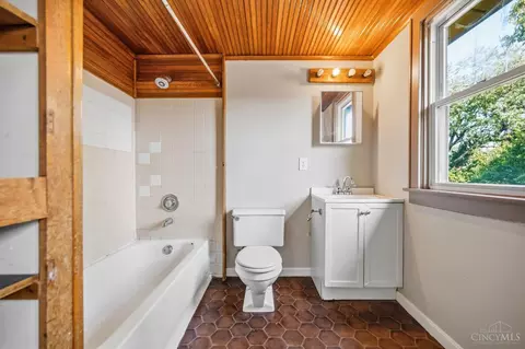 Bath - 4526 Clearview Ave, Cincinnati, OH 45205 photo 4 of 4