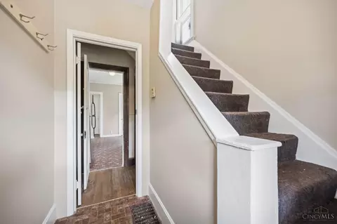 Entry Way - 4526 Clearview Ave, Cincinnati, OH 45205 photo 2 of 6