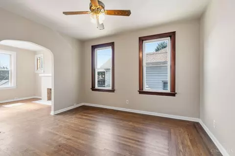 Living - 4526 Clearview Ave, Cincinnati, OH 45205 photo 14 of 16