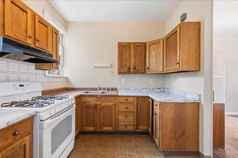 Kitchen - 4526 Clearview Ave, Cincinnati, OH 45205 photo 5 of 5