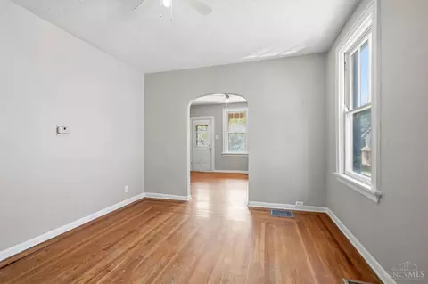 Living - 4526 Clearview Ave, Cincinnati, OH 45205 photo 5 of 16