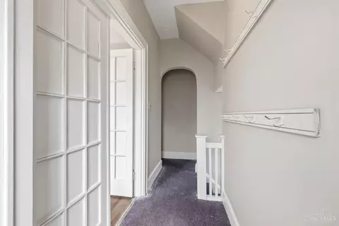 Entry Way - 4526 Clearview Ave, Cincinnati, OH 45205 photo 4 of 6