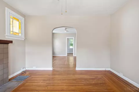 Living - 4526 Clearview Ave, Cincinnati, OH 45205 photo 4 of 16