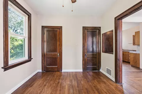 Entry Way - 4526 Clearview Ave, Cincinnati, OH 45205 photo 6 of 6