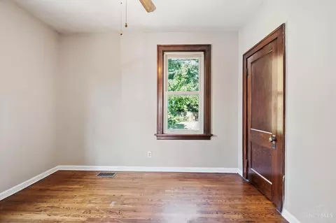 Bedroom - 4526 Clearview Ave, Cincinnati, OH 45205 photo 4 of 14