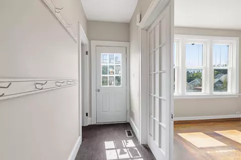 Entry Way - 4526 Clearview Ave, Cincinnati, OH 45205 photo 3 of 6