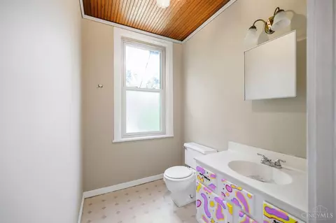 Bath - 4526 Clearview Ave, Cincinnati, OH 45205 photo 3 of 4