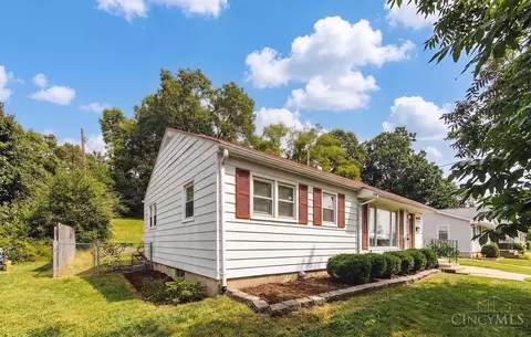 588 Valleyview Dr, Hamilton, OH 45013