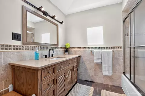 Bath - 7877 State Rd, Cincinnati, OH 45255 photo 1 of 5