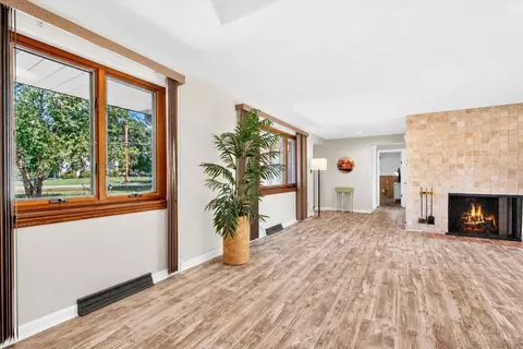 Living - 7877 State Rd, Cincinnati, OH 45255 photo 2 of 6