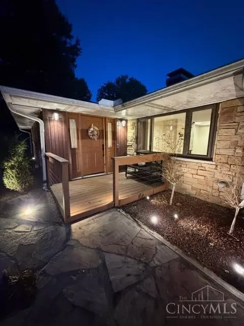 Exterior - 7877 State Rd, Cincinnati, OH 45255 photo 3 of 7